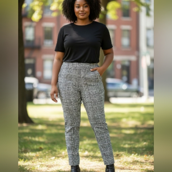 Michael Kors Pants - Michael Kors Black and White Checkered Cropped Pants